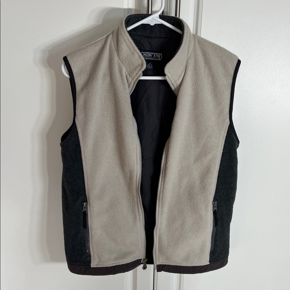 Lands' End Two-Tone Fleece Vest in Cream and Black Panels